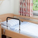 Aufstehhilfe und Seitenschutz zu Bett (L-Form) – Bsp. Anwendung
